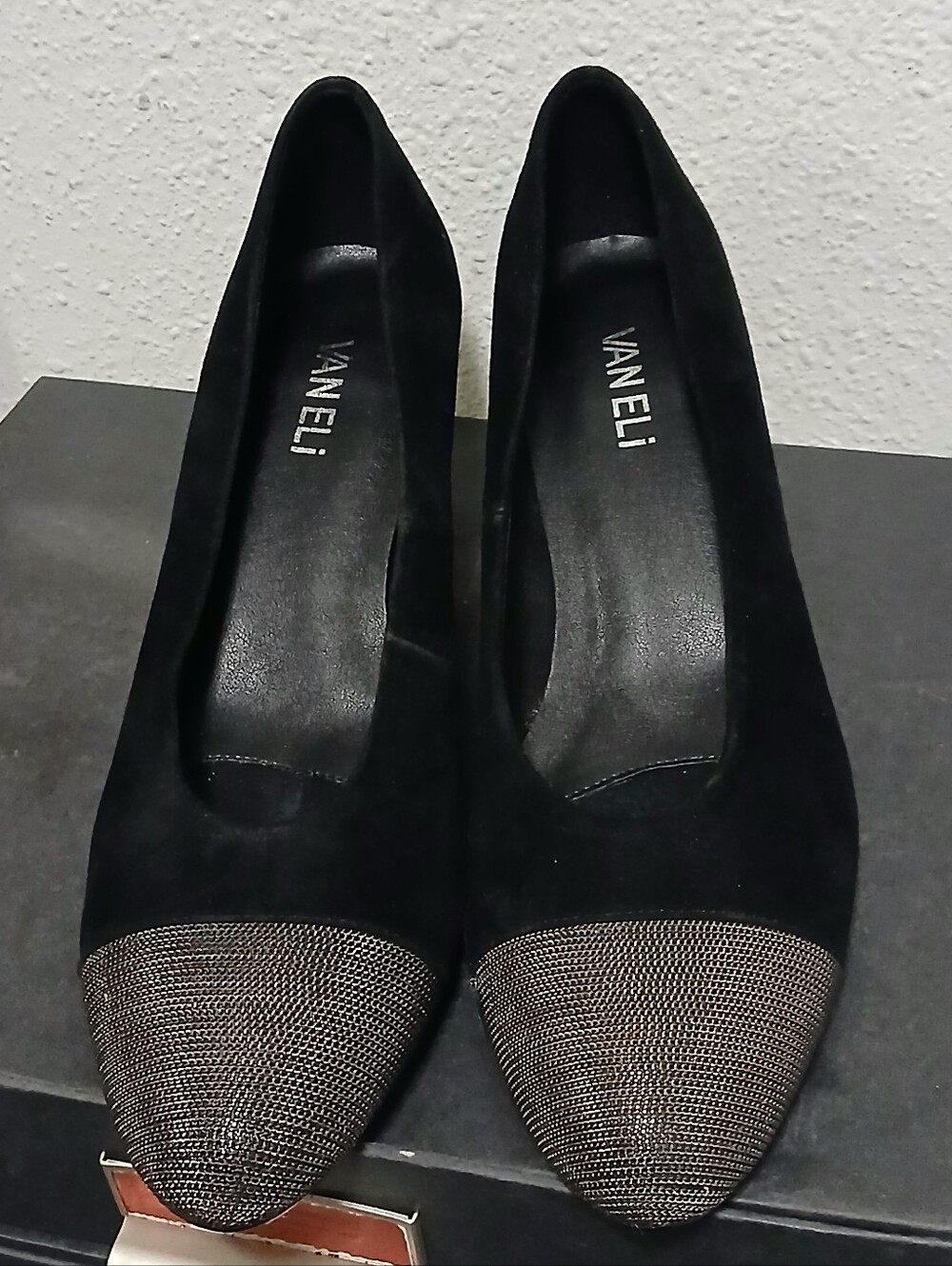 Vaneli Black Suede Metallic Cap Toe Block Heel Pumps Size 9S